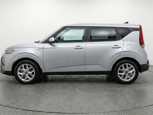 Used 2025 Kia Soul LX w/ LX Technology Package image 5