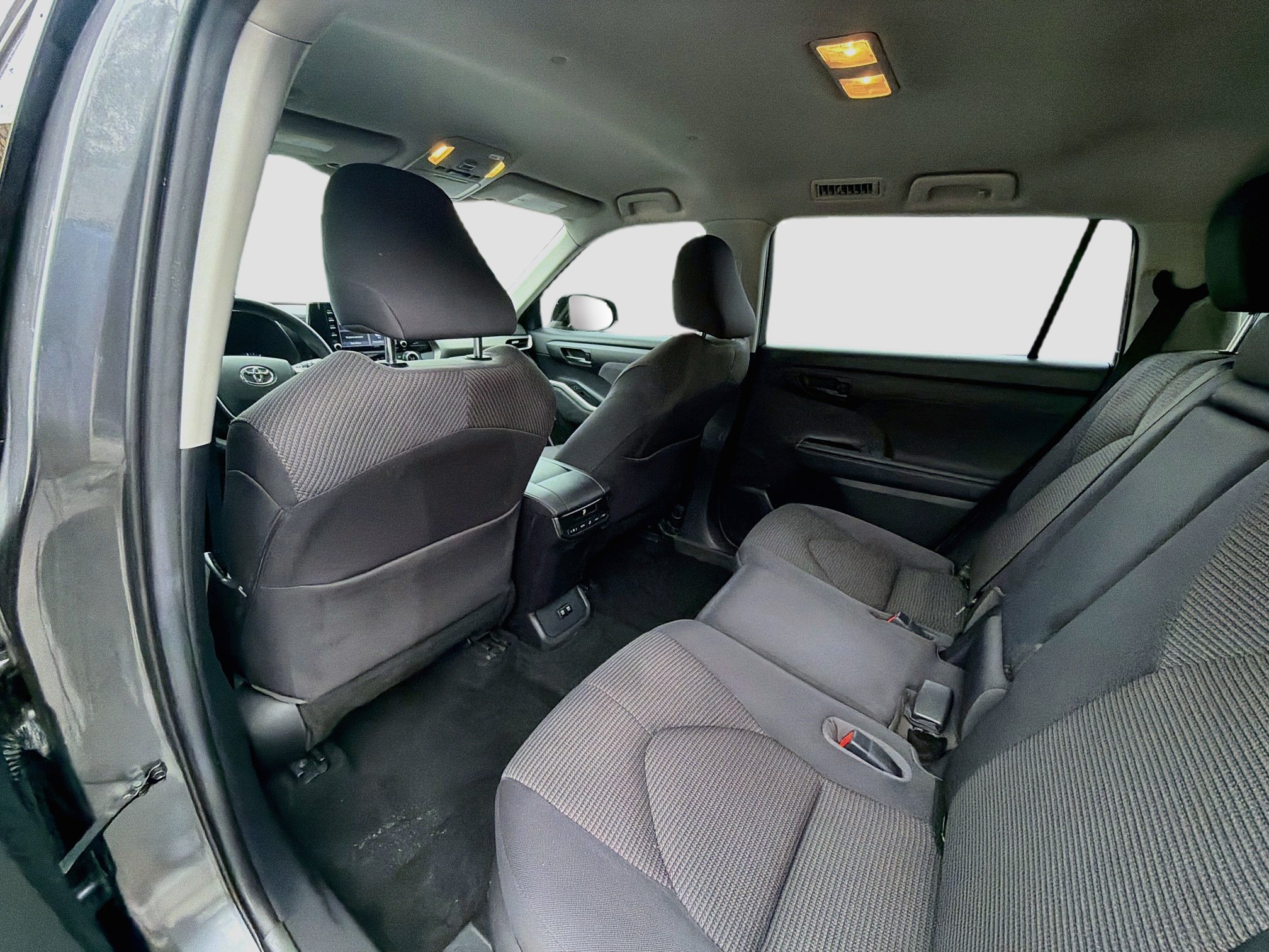 Used 2020 Toyota Highlander L FWD image 24