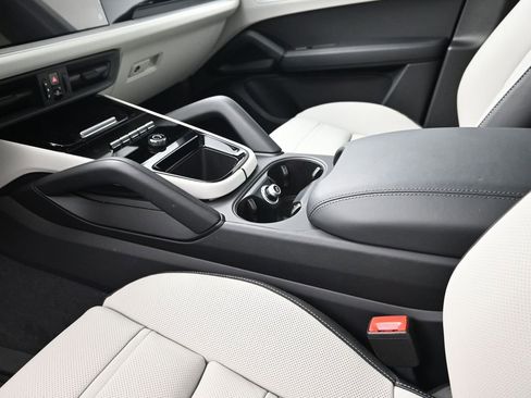 Certified 2026 Porsche Cayenne image 22