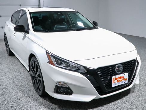 Used 2022 Nissan Altima 2.5 SR w/ Midnight Edition Package FWD image 5