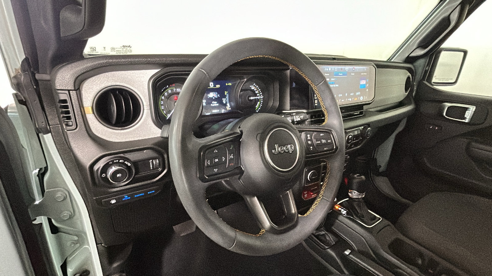 Used 2024 Jeep Wrangler Unlimited AWD/4WD image 16