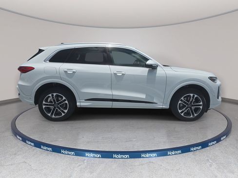 Certified 2025 Audi Q5 Premium w/ Convenience Package AWD/4WD image 4