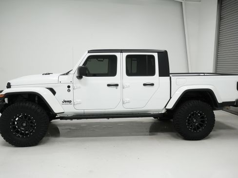 Used 2020 Jeep Gladiator Sport image 6