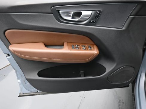 Used 2024 Volvo XC60 B5 Plus image 9