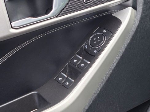 Used 2022 Ford Explorer XLT w/ Equipment Group 202A image 21