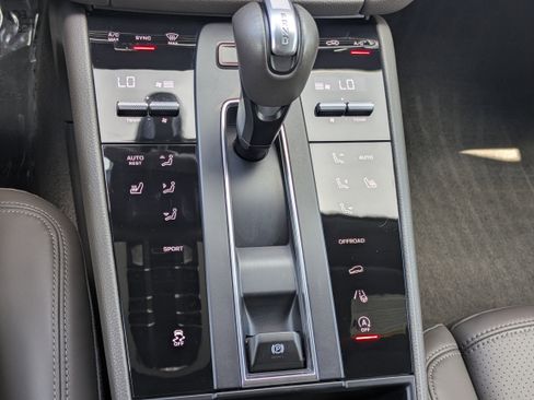 Used 2024 Porsche Macan AWD/4WD image 51