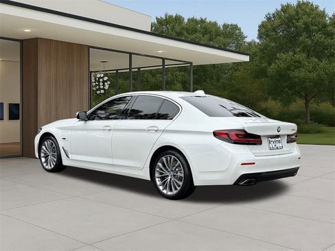 Certified 2023 BMW 530e w/ Convenience Package image 11