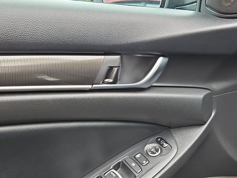 Used 2018 Honda Accord Sport image 15