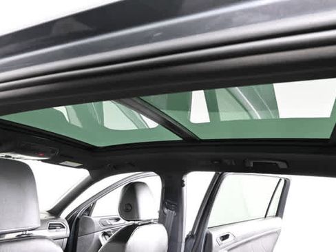 Used 2023 Volkswagen Tiguan SE R-Line image 5