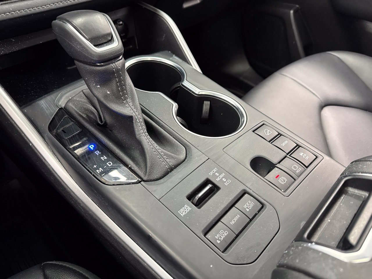 Used 2025 Toyota Highlander XLE AWD/4WD image 31