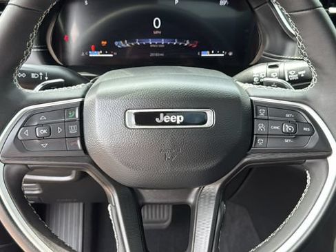 Used 2024 Jeep Grand Cherokee Altitude AWD/4WD image 12
