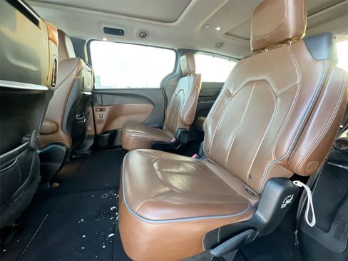 Used 2018 Chrysler Pacifica Limited w/ Tire & Wheel Group image 19