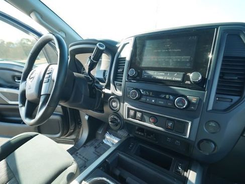 Used 2024 Nissan Titan SV w/ SV Convenience Package image 30