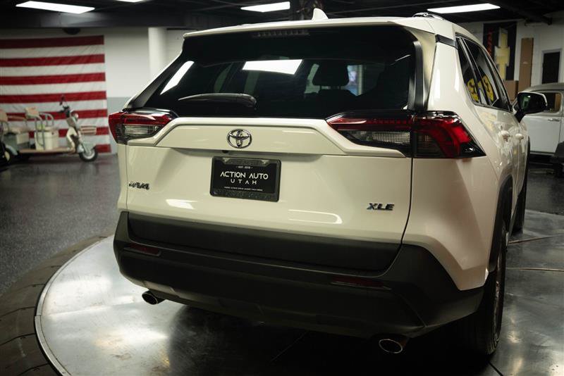 Used 2022 Toyota RAV4 XLE FWD image 6