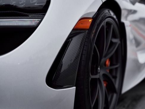 Used 2024 McLaren 750S Spider image 12