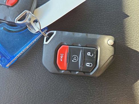 Used 2021 Jeep Wrangler Unlimited Sahara image 38