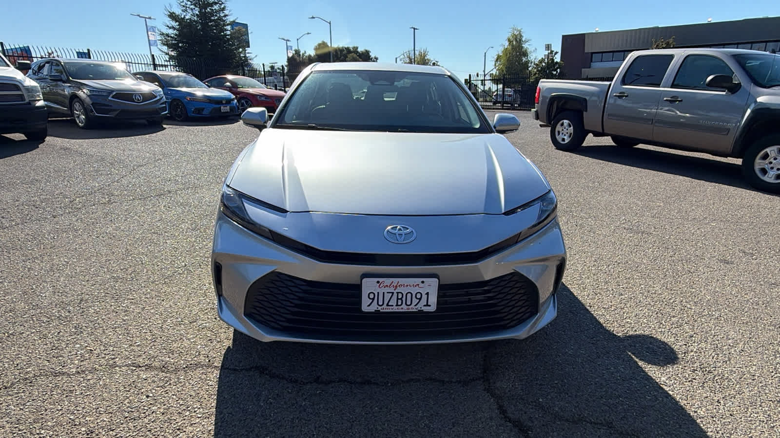 Used 2025 Toyota Camry LE FWD image 2