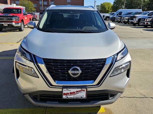 Used 2022 Nissan Rogue SV w/ SV Premium Package image 4