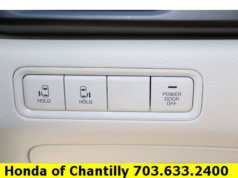 Used 2024 Kia Carnival LX FWD image 20