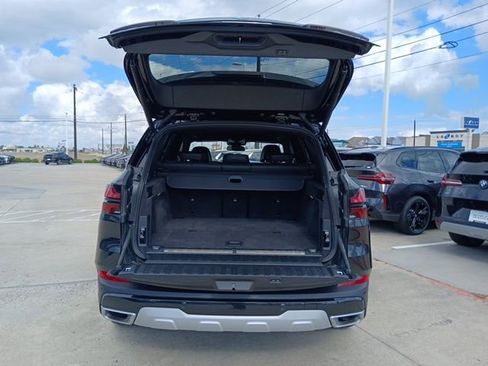 Used 2025 BMW X5 xDrive50e image 9