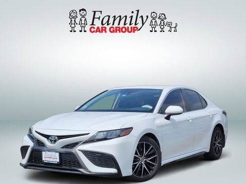 Used 2021 Toyota Camry SE image 1