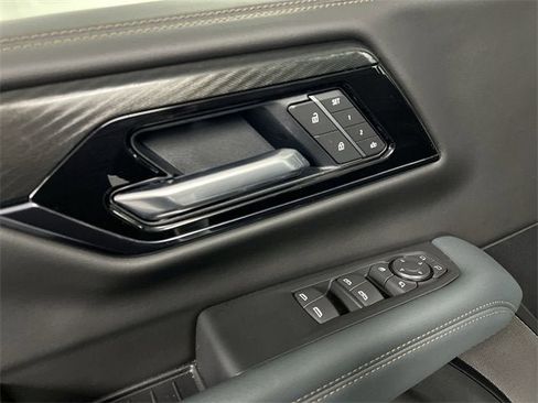 Used 2025 GMC Yukon AT4 image 23