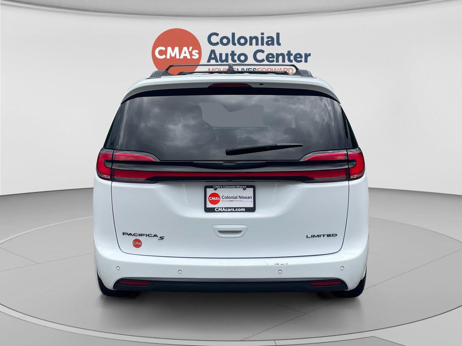 Used 2025 Chrysler Pacifica Limited FWD image 4