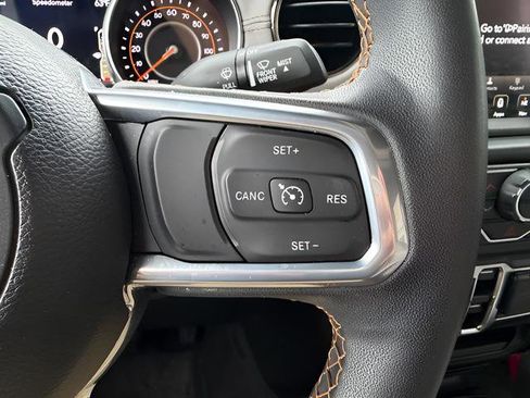 Used 2023 Jeep Gladiator Overland image 15