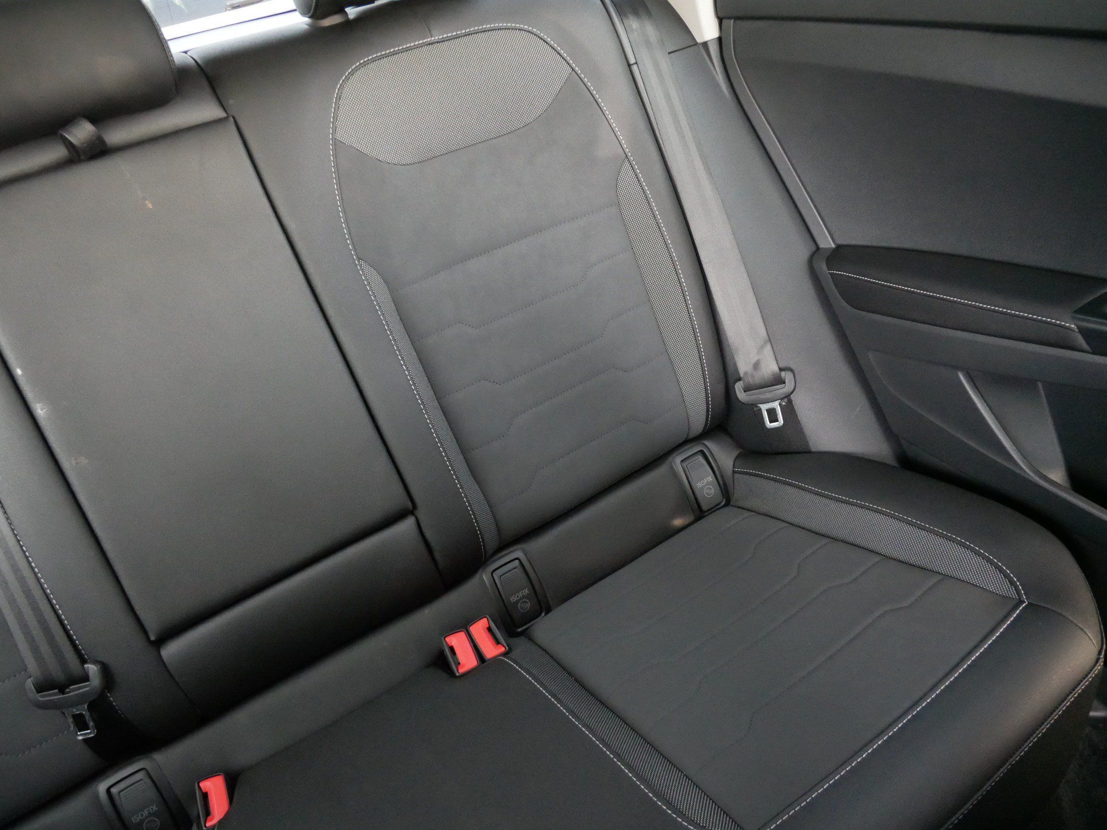 Certified 2025 Volkswagen Taos SE AWD/4WD image 14