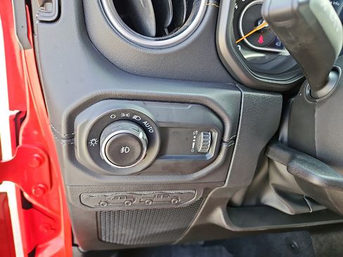 Used 2024 Jeep Wrangler Sahara image 19