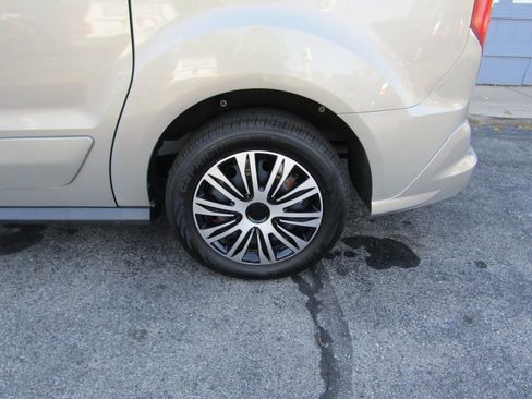 Used 2016 Ford Transit Connect XLT image 3