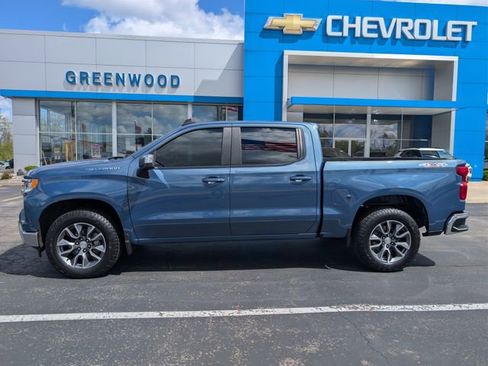 Used 2024 Chevrolet Silverado 1500 LT AWD/4WD image 2