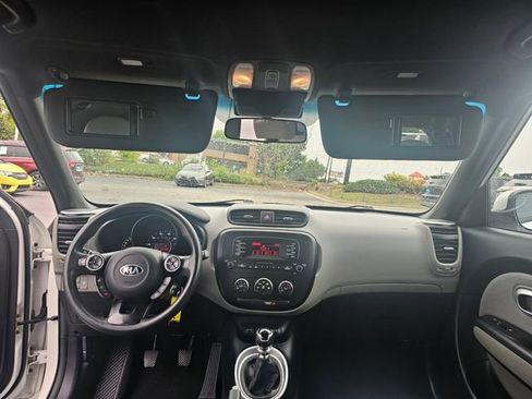 Used 2014 Kia Soul FWD image 17
