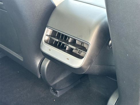 Used 2023 Tesla Model 3 Standard Range image 20