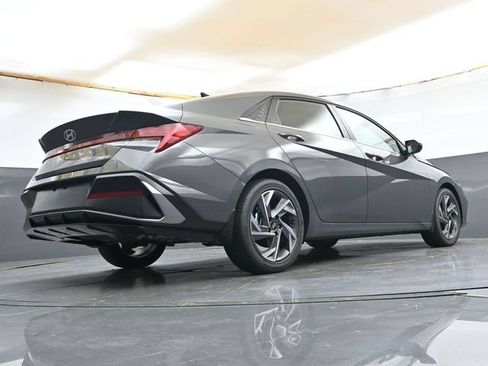 Used 2026 Hyundai Elantra Limited FWD image 33