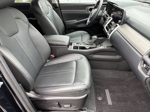 Used 2023 Kia Sorento EX w/ Panoramic Sunroof Package FWD image 13