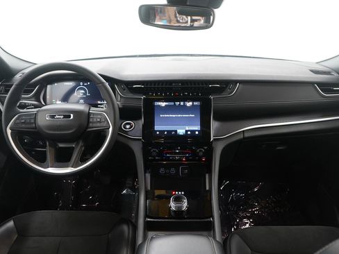 Used 2024 Jeep Grand Cherokee Altitude image 13