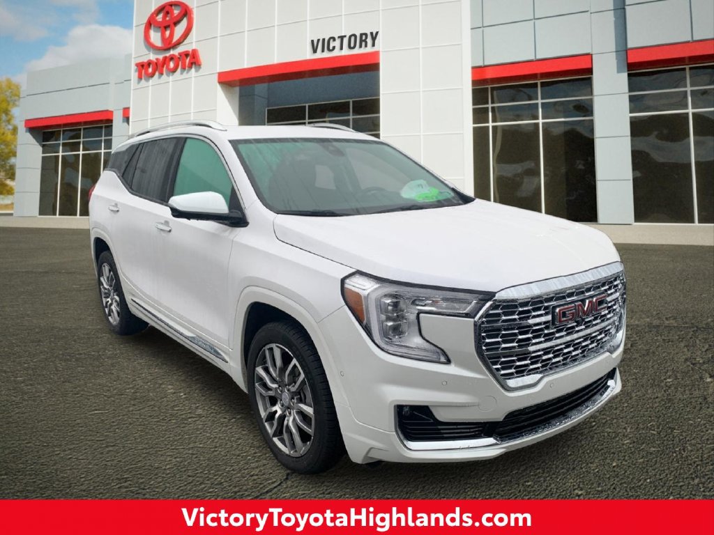 Used 2023 GMC Terrain Denali w/ Denali Premium Package AWD/4WD image 1