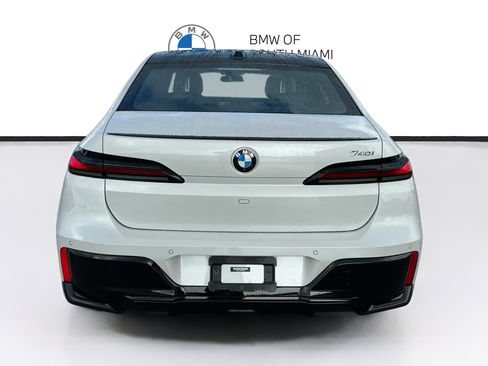 Used 2023 BMW 740i w/ Parking Assistance Package RWD image 6