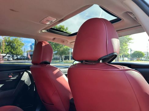 Used 2017 Toyota Corolla SE image 21