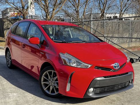 Used 2015 Toyota Prius V Five image 3