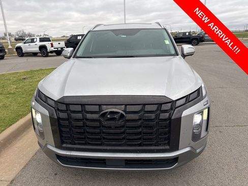 Used 2023 Hyundai Palisade Limited w/ Winter Package image 2