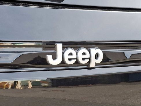 New 2025 Jeep Grand Cherokee Laredo X image 20