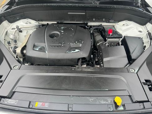 Used 2022 Volvo XC90 T6 Momentum w/ Advanced Package image 11