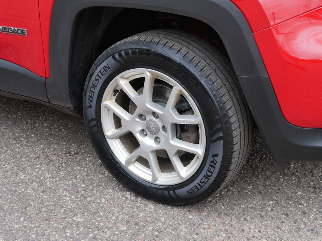 Used 2020 Jeep Renegade Latitude w/ Cold Weather Group AWD/4WD image 9