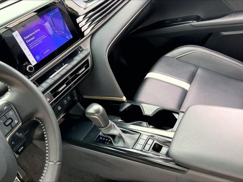 Used 2025 Toyota Camry SE FWD image 16