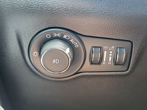 Used 2022 Jeep Compass Latitude FWD image 25