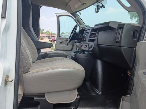 Used 2022 GMC Savana 3500 w/ Power Convenience Package RWD image 15