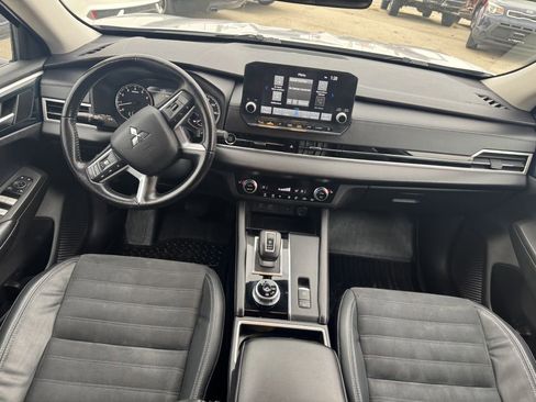 Used 2022 Mitsubishi Outlander SE image 21