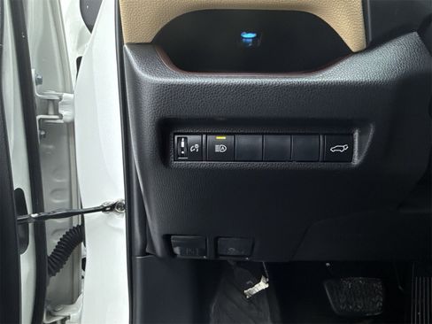 Used 2019 Toyota RAV4 Limited image 31